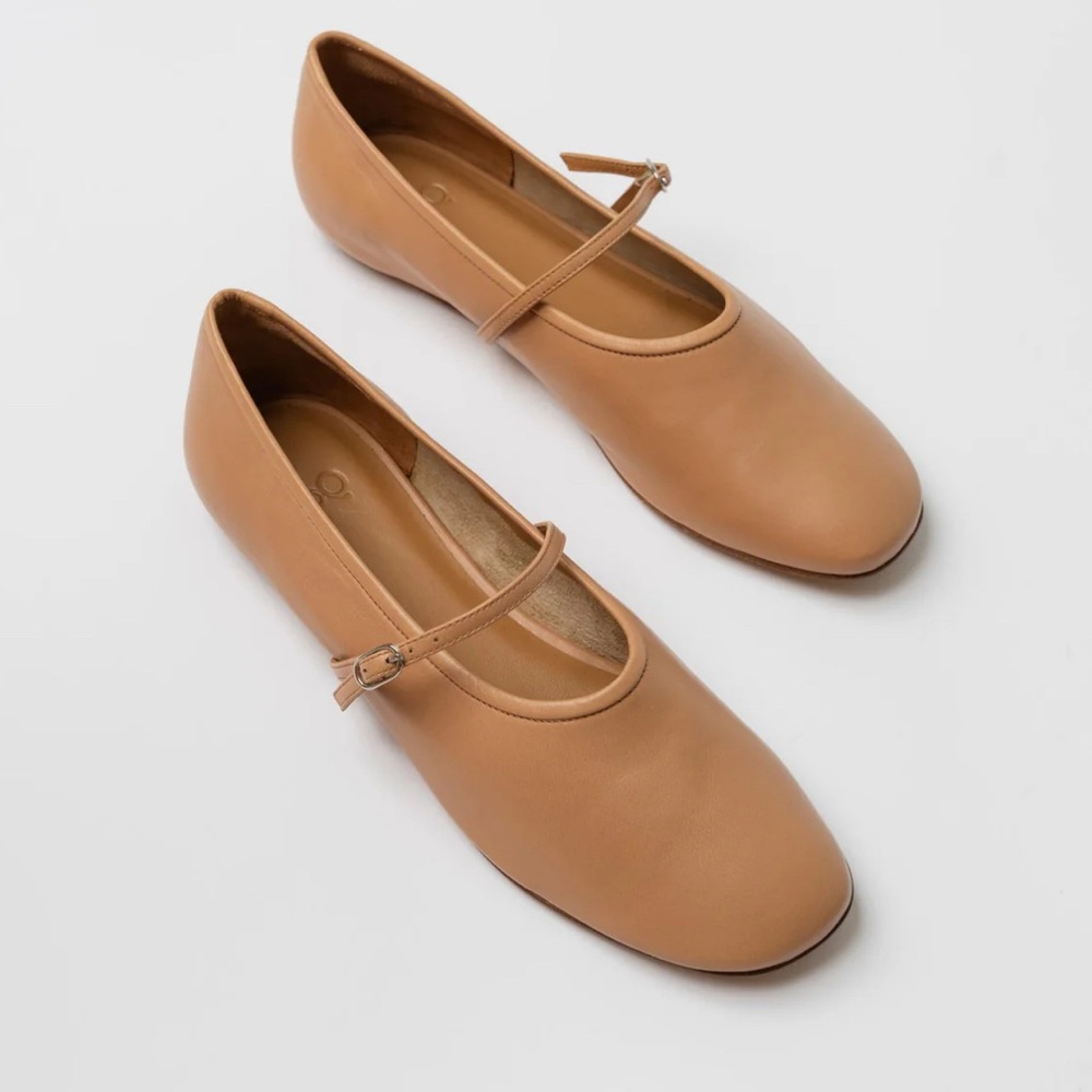 LOQ Daria Flats in Dune, size 37